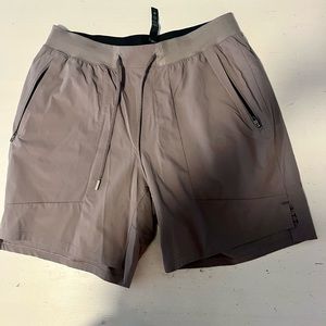 Lululemon License to Train Lined Short 7" size L